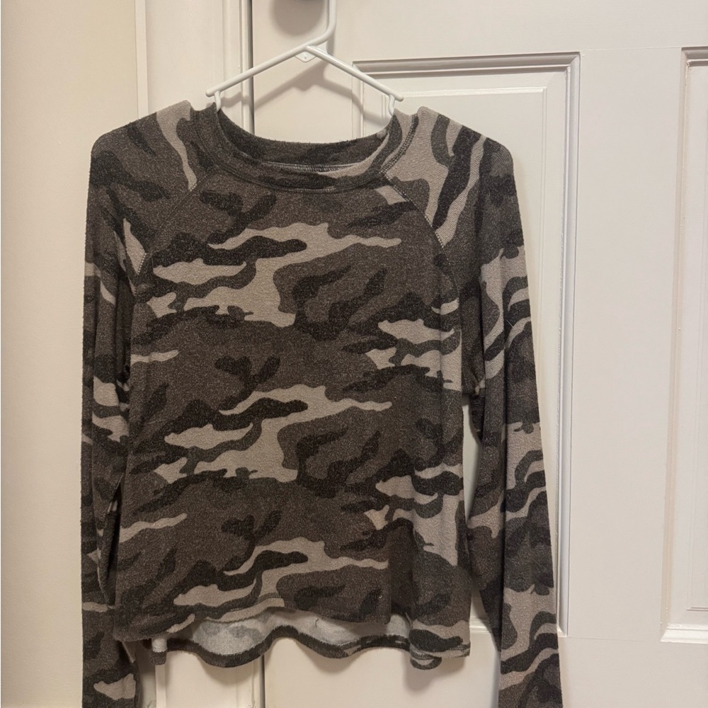 SO camo top